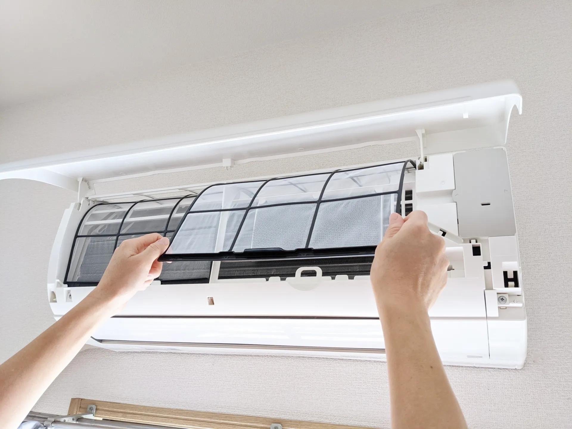 エアコンクリーニング（壁掛け・お掃除機能付き）